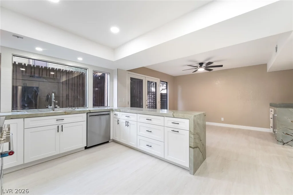 968 Pinehurst, Las Vegas, NV 89109