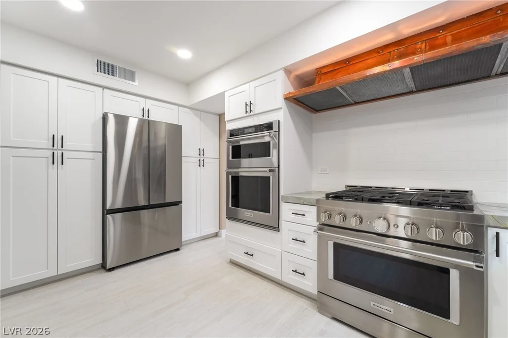 968 Pinehurst, Las Vegas, NV 89109
