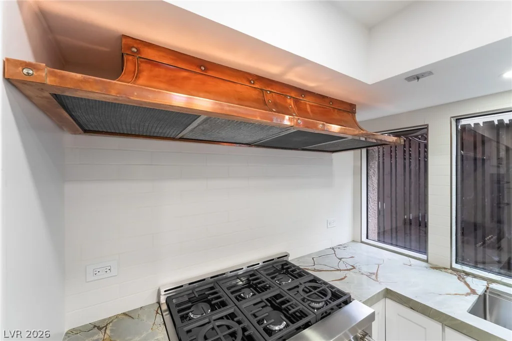 968 Pinehurst, Las Vegas, NV 89109