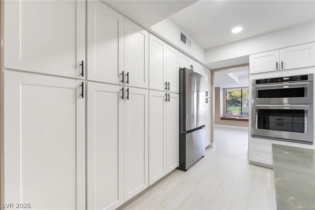 968 Pinehurst, Las Vegas, NV 89109