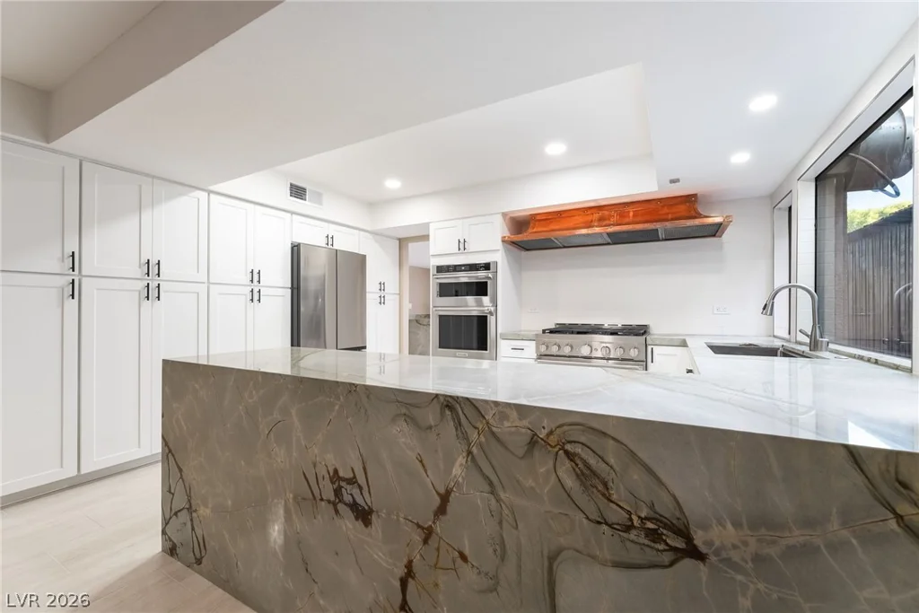 968 Pinehurst, Las Vegas, NV 89109