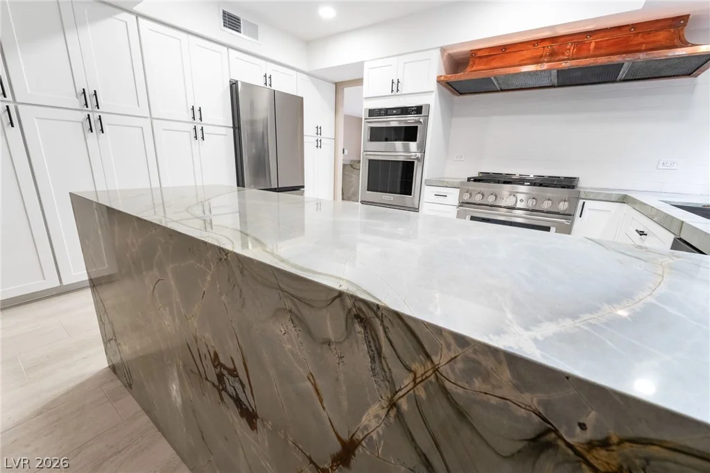 968 Pinehurst, Las Vegas, NV 89109