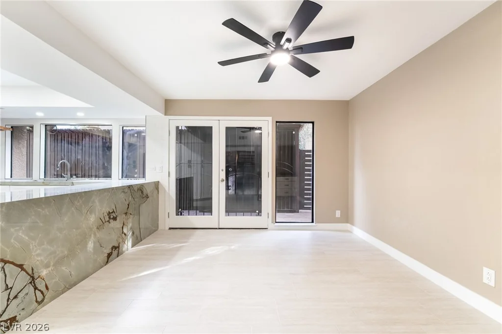 968 Pinehurst, Las Vegas, NV 89109