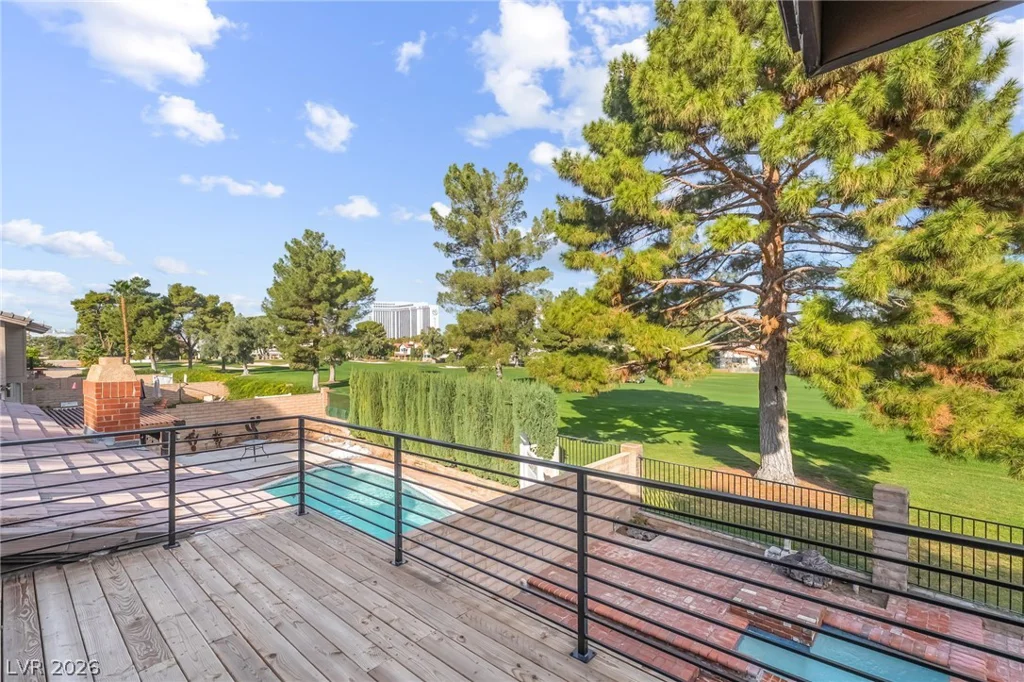 968 Pinehurst, Las Vegas, NV 89109