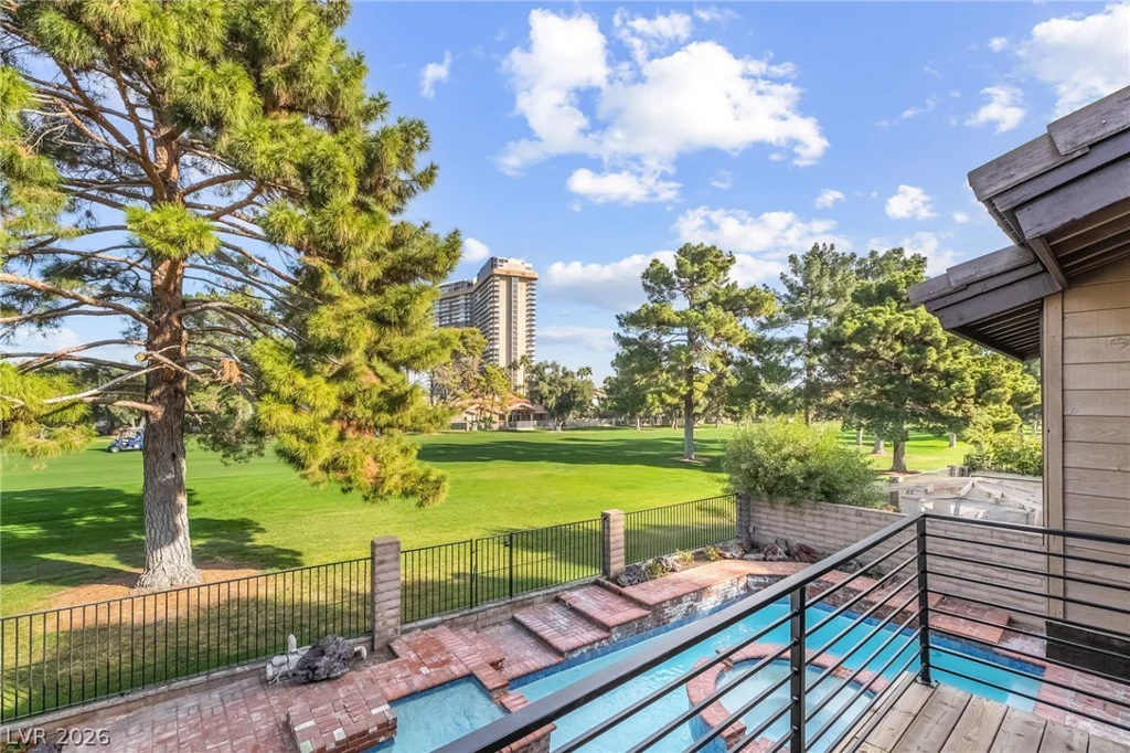 968 Pinehurst, Las Vegas, NV 89109