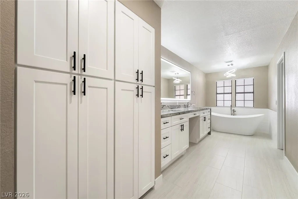 968 Pinehurst, Las Vegas, NV 89109