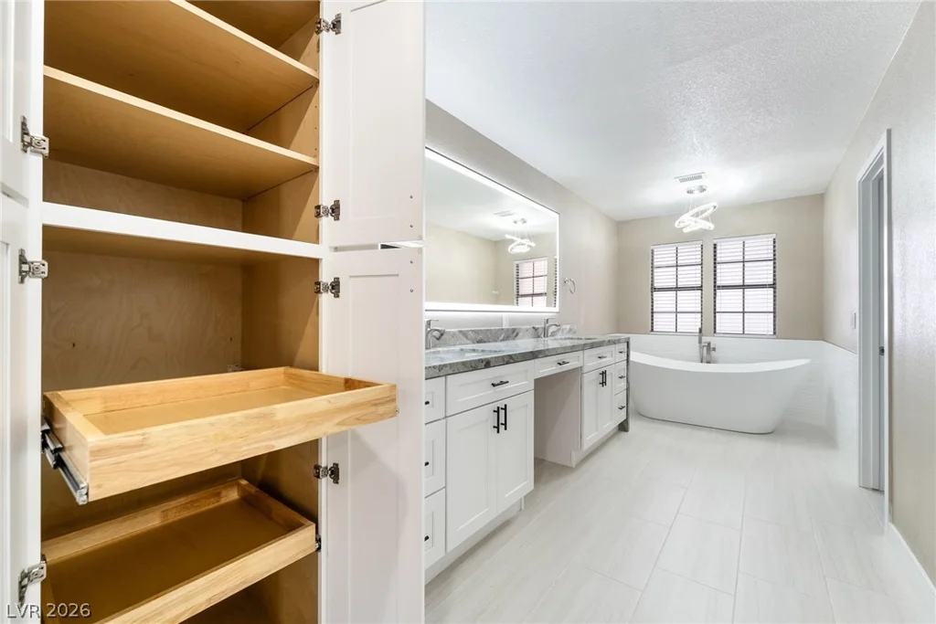 968 Pinehurst, Las Vegas, NV 89109