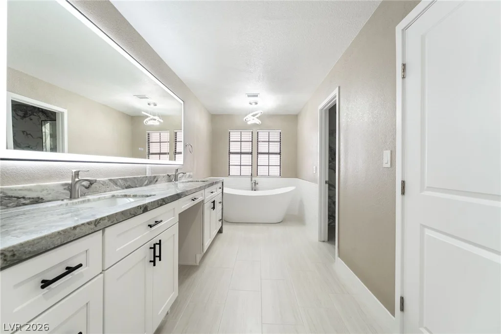 968 Pinehurst, Las Vegas, NV 89109