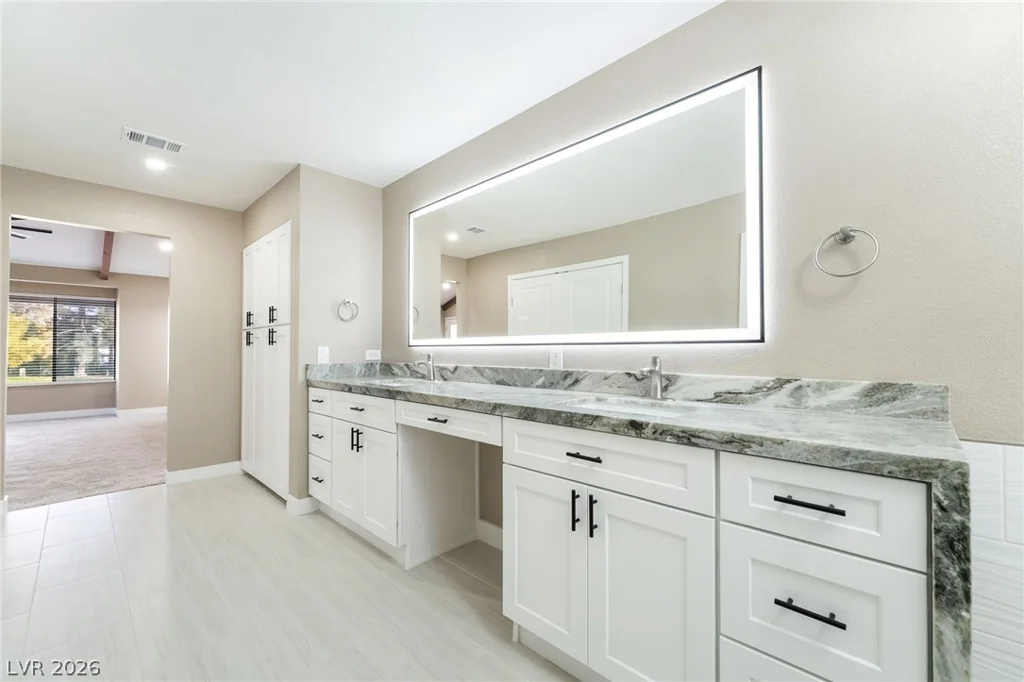 968 Pinehurst, Las Vegas, NV 89109