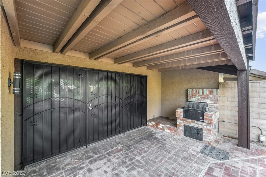 968 Pinehurst, Las Vegas, NV 89109