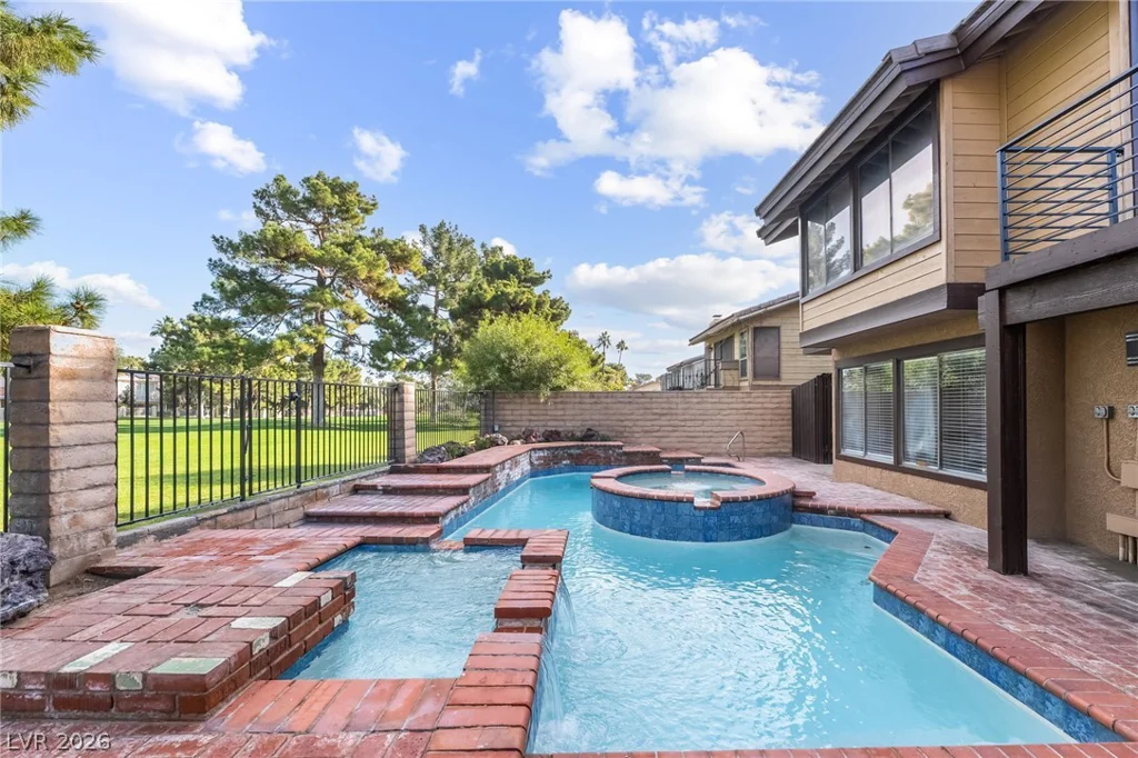 968 Pinehurst, Las Vegas, NV 89109