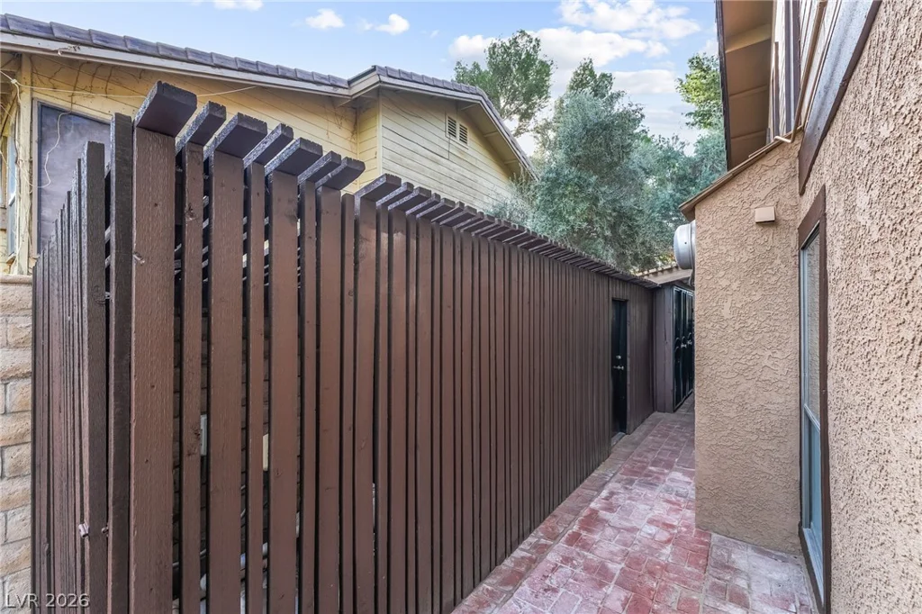968 Pinehurst, Las Vegas, NV 89109