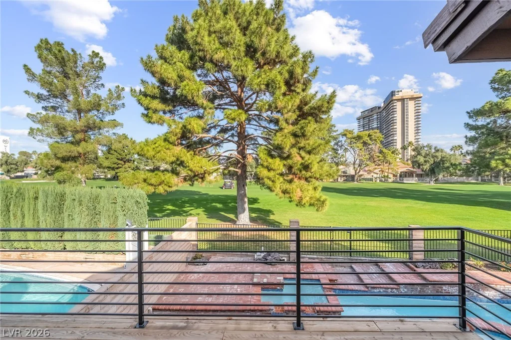 968 Pinehurst, Las Vegas, NV 89109