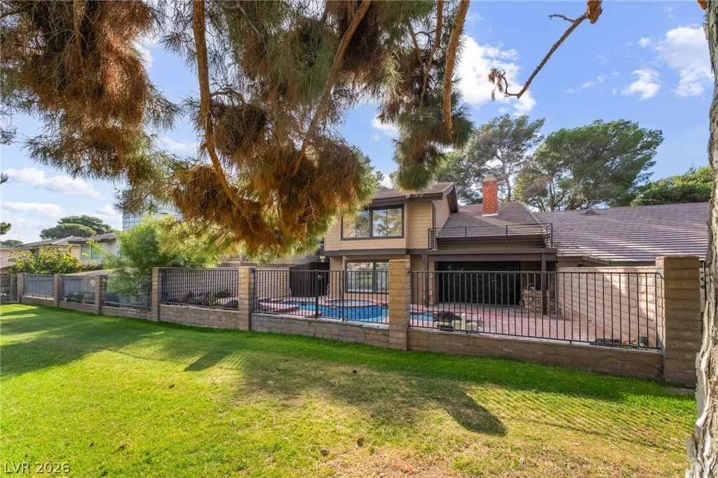 968 Pinehurst, Las Vegas, NV 89109
