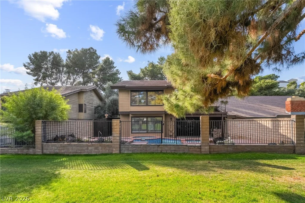 968 Pinehurst, Las Vegas, NV 89109