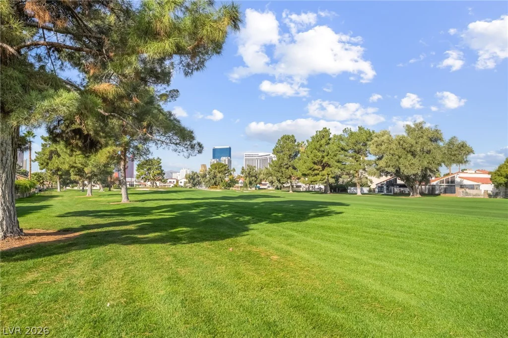 968 Pinehurst, Las Vegas, NV 89109