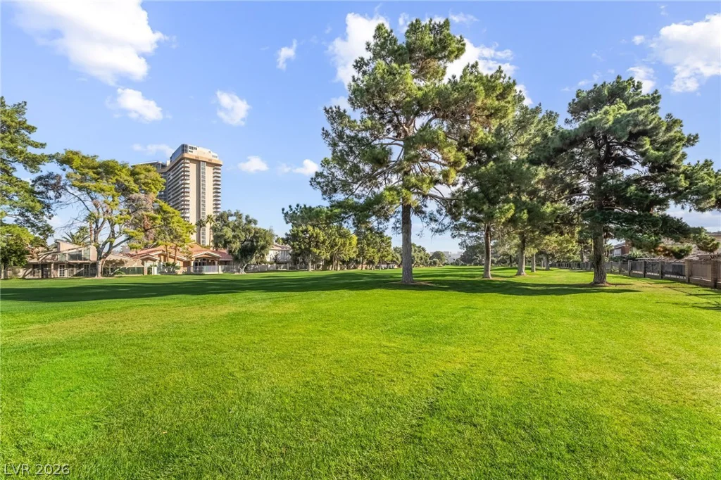 968 Pinehurst, Las Vegas, NV 89109