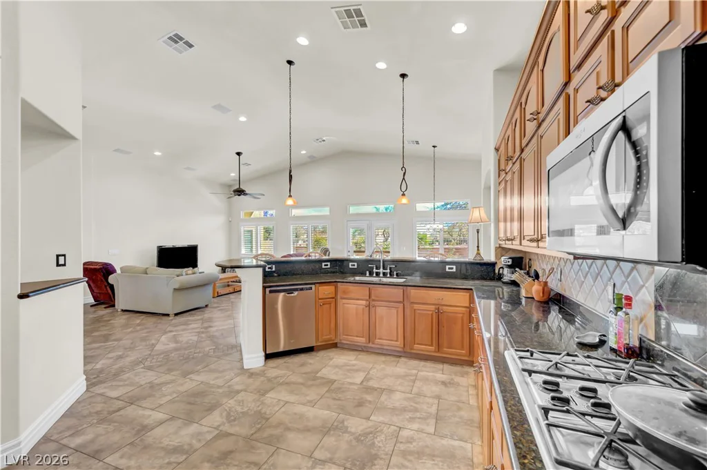 8215 Southern Comfort, Las Vegas, NV 89131