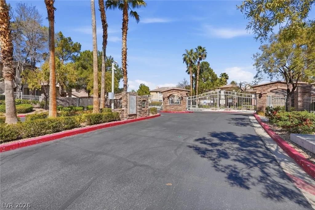 10237 King Henry, Las Vegas, NV 89144