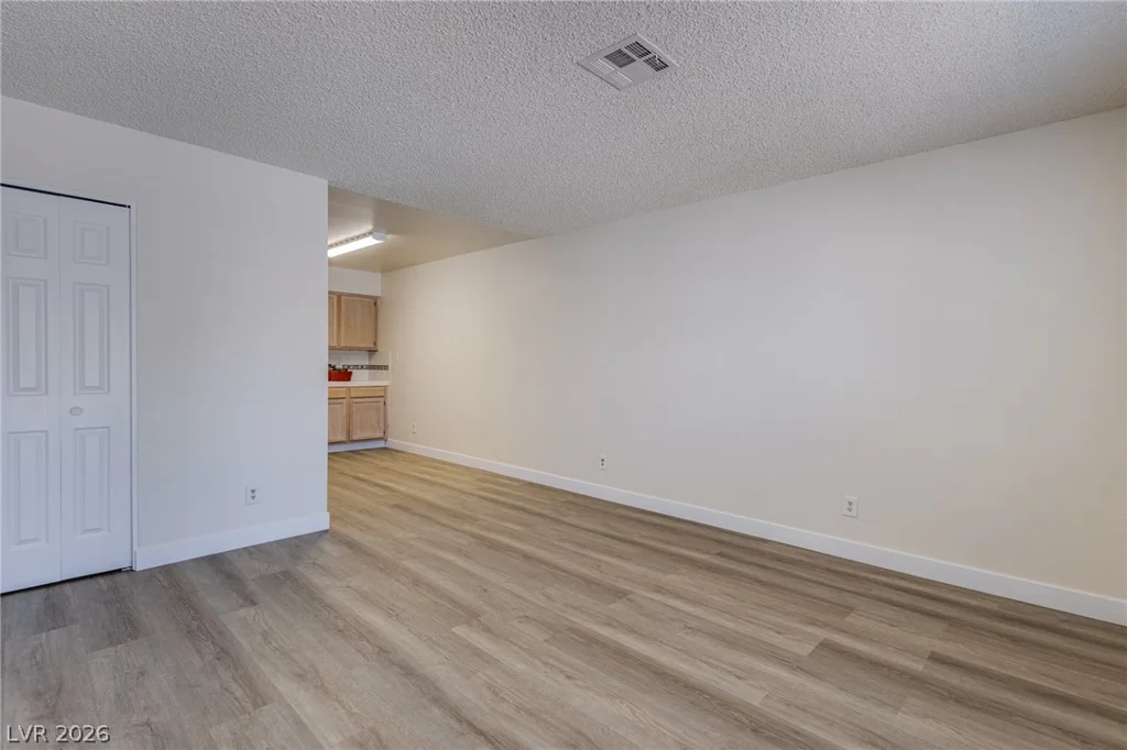 2140 Chertsey, Las Vegas, NV 89108