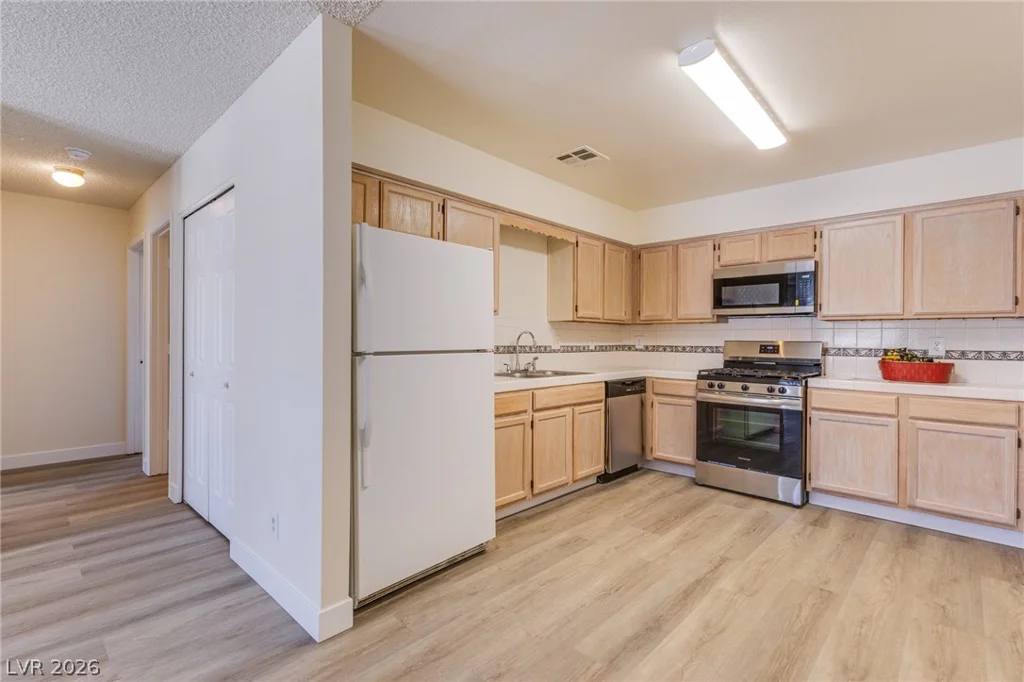 2140 Chertsey, Las Vegas, NV 89108