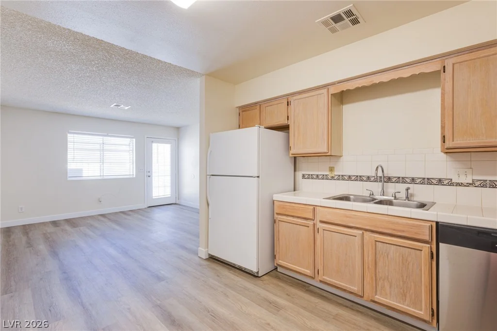 2140 Chertsey, Las Vegas, NV 89108