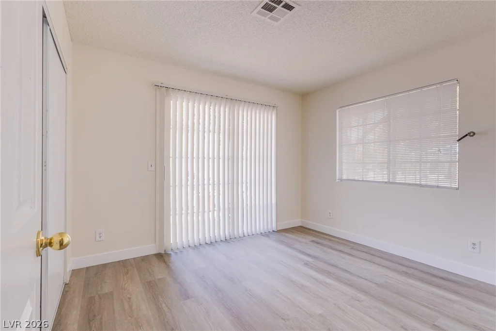 2140 Chertsey, Las Vegas, NV 89108