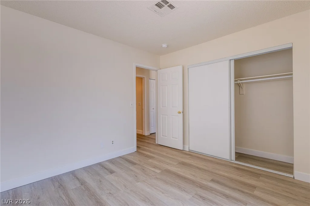 2140 Chertsey, Las Vegas, NV 89108