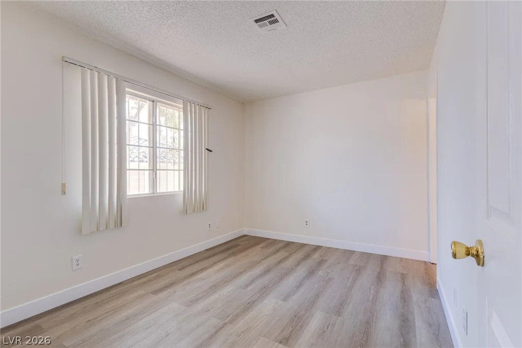 2140 Chertsey, Las Vegas, NV 89108