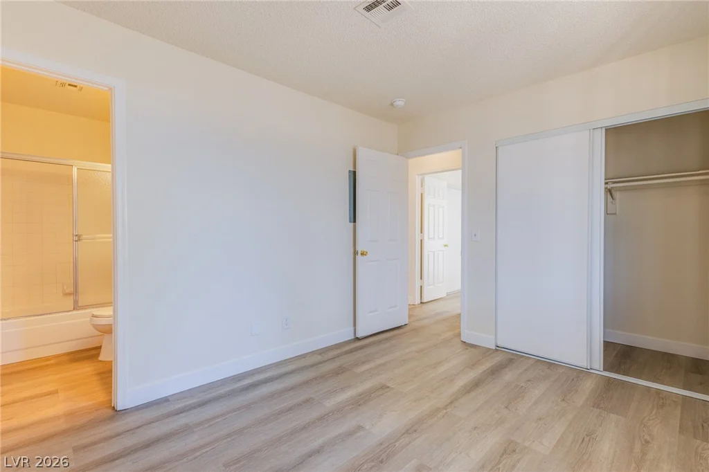 2140 Chertsey, Las Vegas, NV 89108