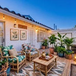 2140 Chertsey, Las Vegas, NV 89108
