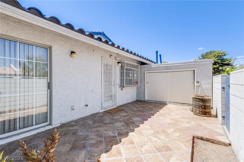 2140 Chertsey, Las Vegas, NV 89108