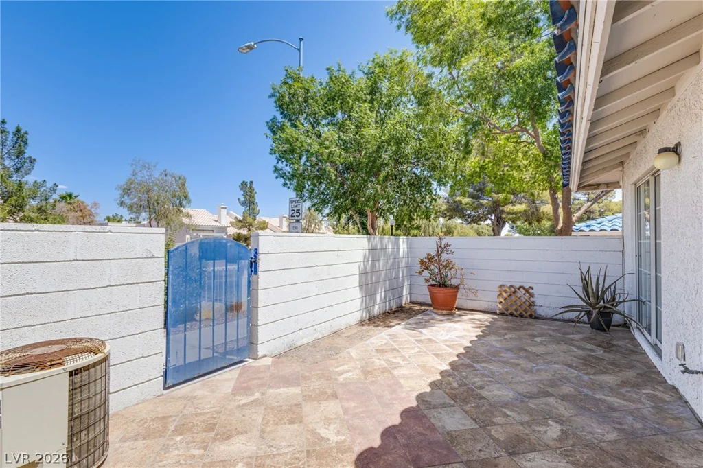2140 Chertsey, Las Vegas, NV 89108