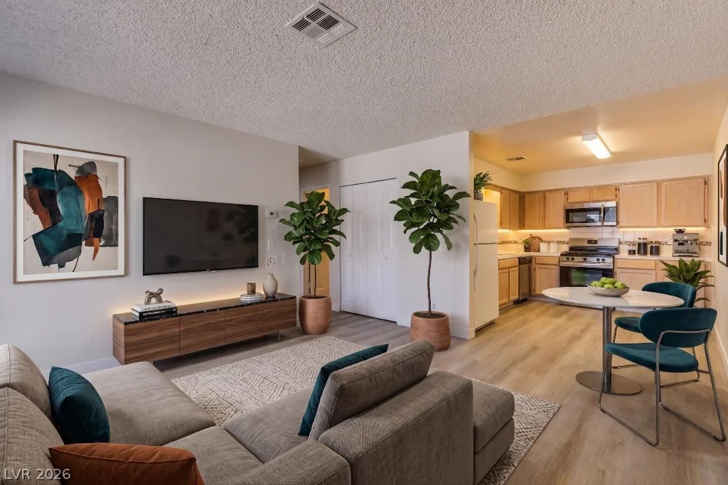 2140 Chertsey, Las Vegas, NV 89108