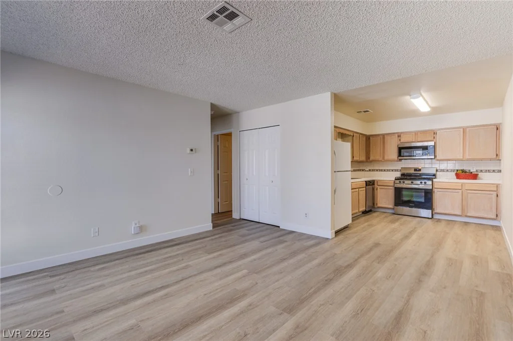 2140 Chertsey, Las Vegas, NV 89108