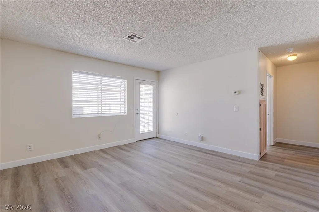 2140 Chertsey, Las Vegas, NV 89108