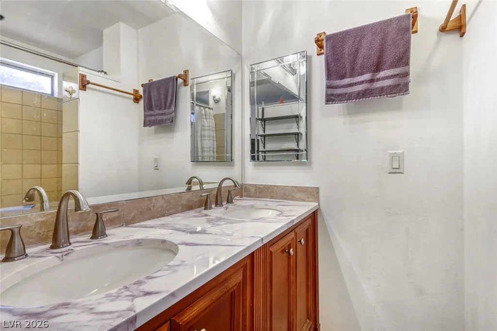 760 Inglenook, Las Vegas, NV 89123