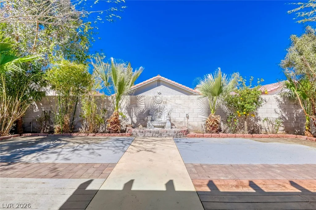 760 Inglenook, Las Vegas, NV 89123