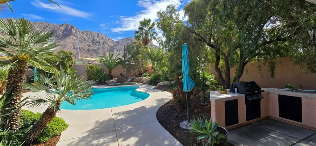 548 Radwick, Las Vegas, NV 89110