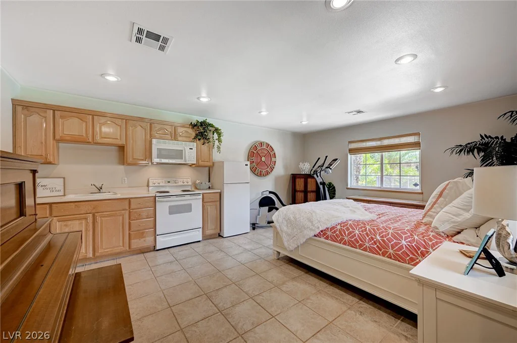548 Radwick, Las Vegas, NV 89110