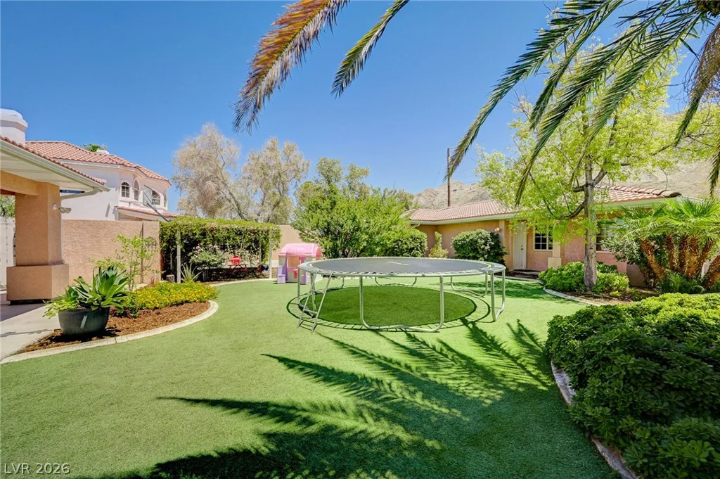 548 Radwick, Las Vegas, NV 89110