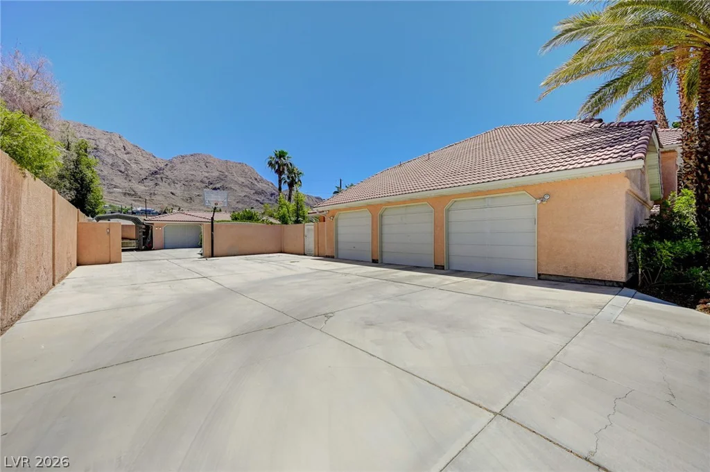 548 Radwick, Las Vegas, NV 89110