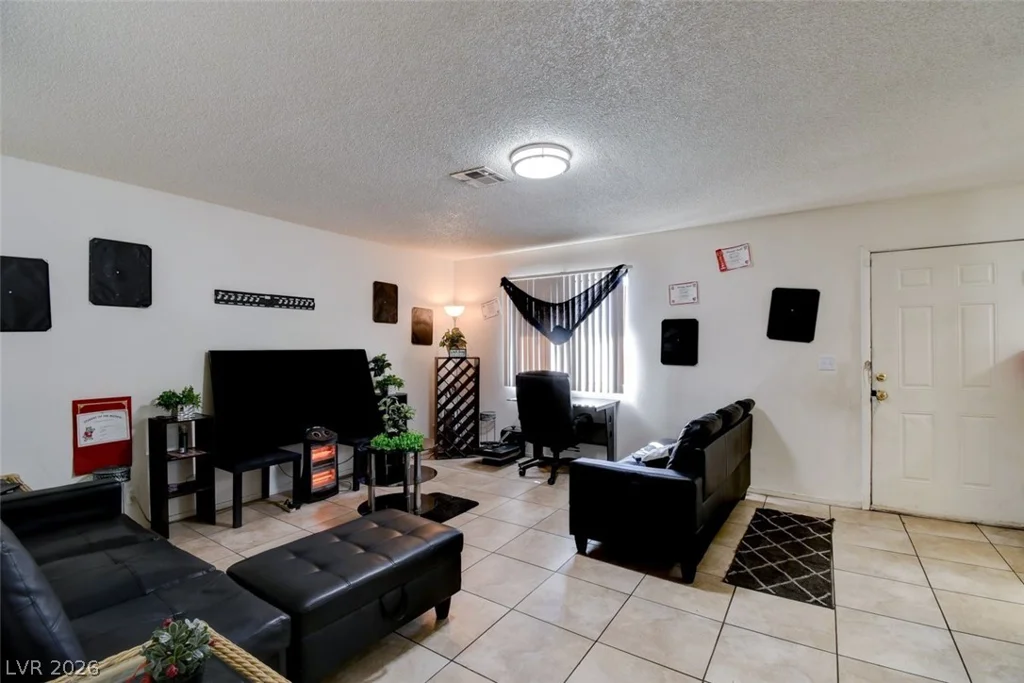 4300 Lamont, Las Vegas, NV 89115