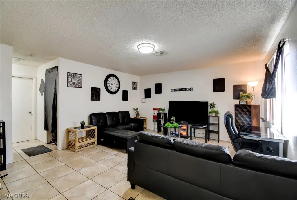 4300 Lamont, Las Vegas, NV 89115