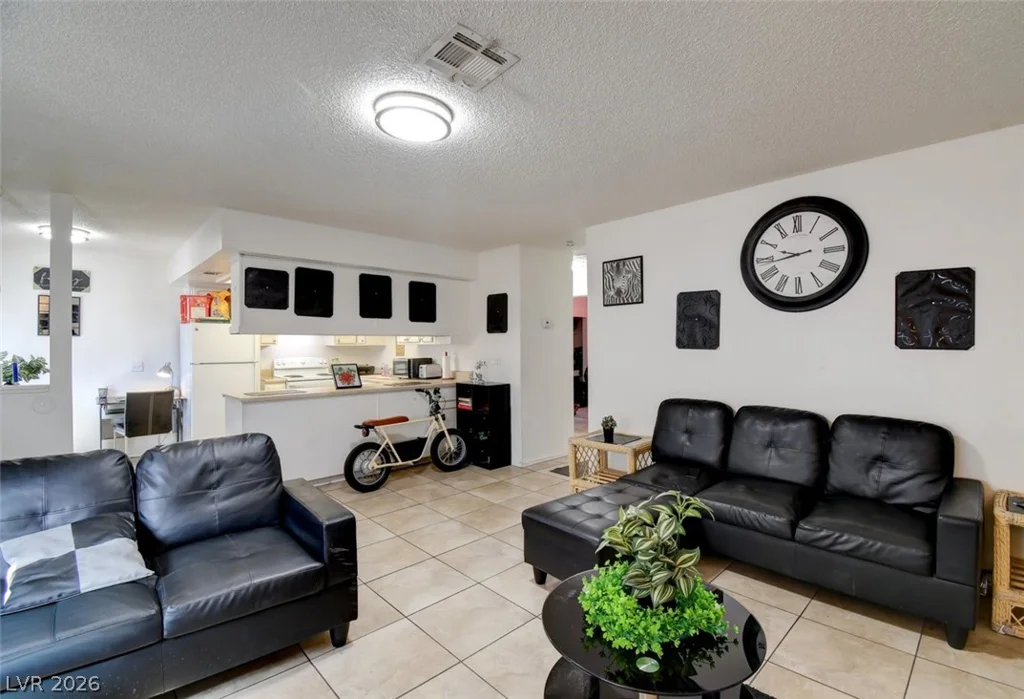 4300 Lamont, Las Vegas, NV 89115