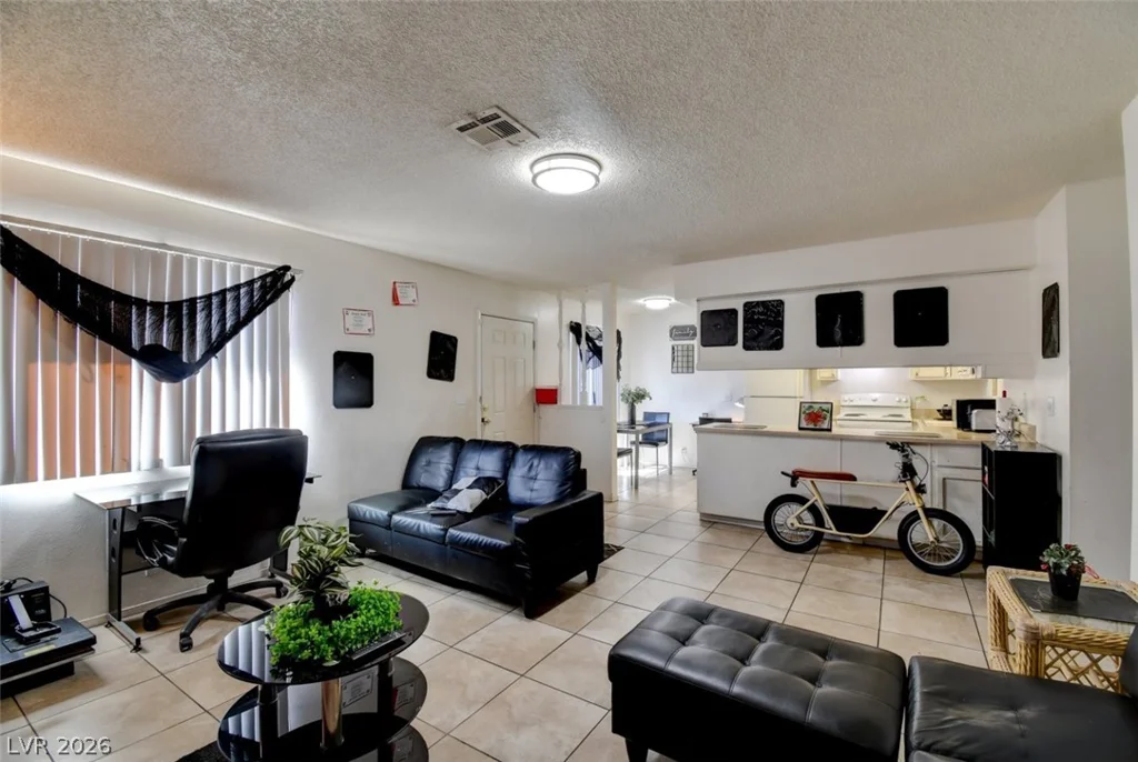 4300 Lamont, Las Vegas, NV 89115