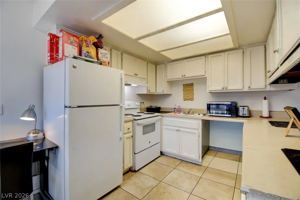 4300 Lamont, Las Vegas, NV 89115