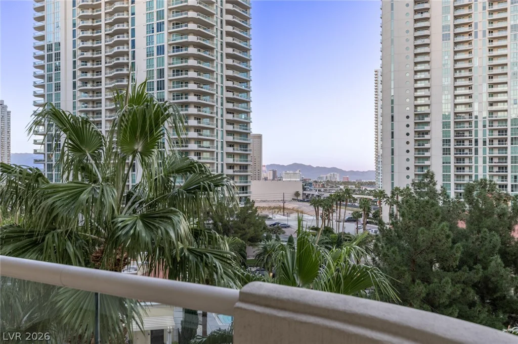 2877 Paradise, Las Vegas, NV 89109