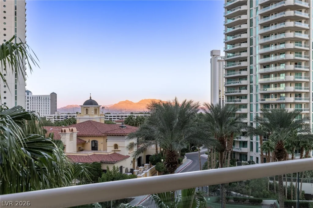 2877 Paradise, Las Vegas, NV 89109