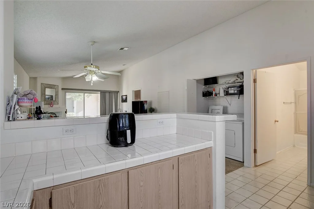 7811 Oakpoint, Las Vegas, NV 89145